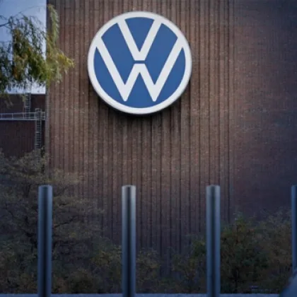 Volkswagen'den küçülme planı: Fabrika kapatmaları ve 50 bin kişiyi daha işten çıkarmayı değerlendiriyor