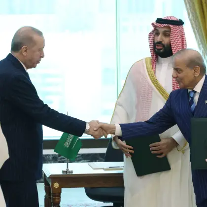 Yunan basınından Mekke Anlaşması yorumu: Türkiye güçleniyor ve artık gelişmeleri şekillendiriyor Yunan basınından Mekke Anlaşması yorumu: Türkiye güçleniyor ve artık gelişmeleri şekillendiriyor