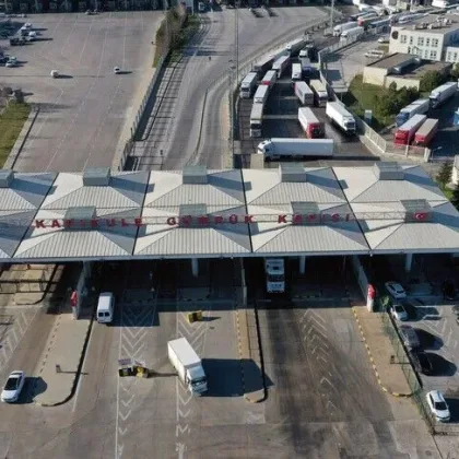 Ticaret Bakanlığı'ndan gümrük kapılarına yüksek teknoloji takviyesi: Yapay zeka ve mobil x-ray ile tarama