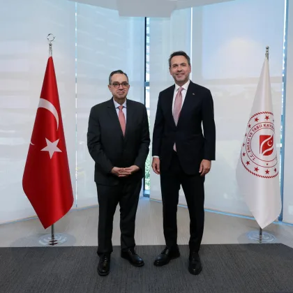 Enerji yatırımlarına finansman adımı: Bakan Bayraktar, IFC ile iş birliği olanaklarını konuştu
