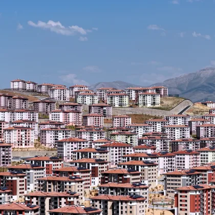 Konut fiyatları sosyal konutla dengelenecek