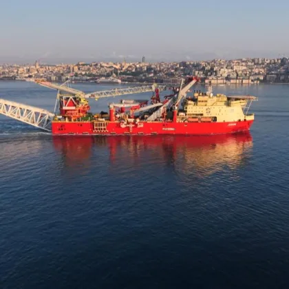 İstanbul'dan bir dev geçti: Boğazda durdurulan trafik yeniden açıldı