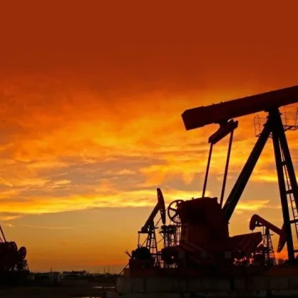 Küresel petrol piyasasında arz alarmı: Brent petrol 2 ayın en güçlü haftalık yükselişini yaptı
