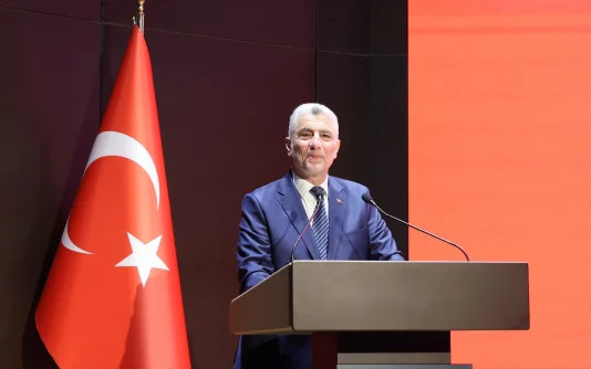 Bakan Bolat: Otomotiv sektörü Türkiye ekonomisinin lokomotifi olmayı sürdürüyor
