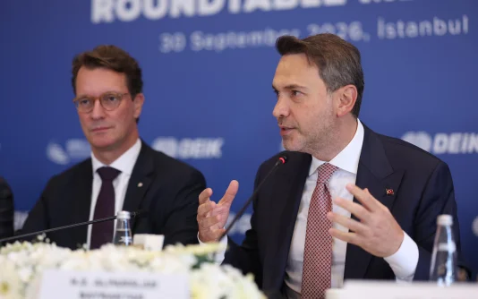 Bakan Bayraktar Türkiye-Kuzey Ren-Vestfalya İş Forumu'nda konuştu: Enerji projeleri için işbirliği çağrısı Bakan Bayraktar Türkiye-Kuzey Ren-Vestfalya İş Forumu'nda konuştu: Enerji projeleri için işbirliği çağrısı