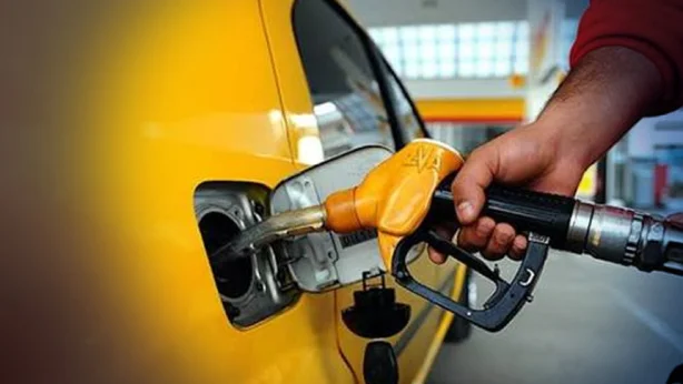 Akaryakıta zam geldi, tabelalar değişti: Benzin litre fiyatı ne kadar oldu?
