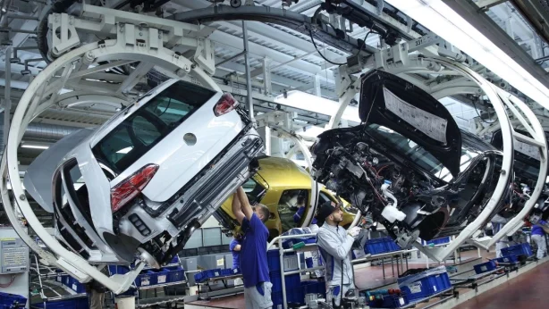Almanya otomotivinde deprem: Volkswagen'de büyük işten çıkarma hazırlığı! Domino etkisi olabilir