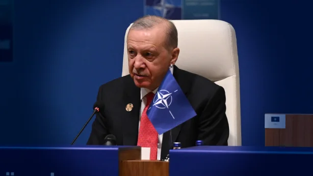 Erdoğan'dan NATO Zirvesi'nde savunma sanayi mesajı: Kısıtlamalar kalkmalı Erdoğan'dan NATO Zirvesi'nde savunma sanayi mesajı: Kısıtlamalar kalkmalı