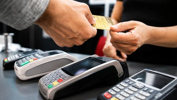 Banka komisyonları için indirim çağrısı: 'Kredi kartı maliyeti esnafın sırtına yüklenmemeli'
