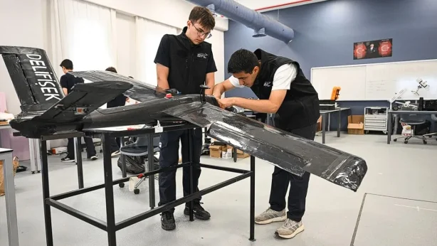 Baykar Fen Lisesi Milli Teknoloji Hamlesi’nin geleceğini yetiştiriyor: Özel yetenek sınavı 19 Temmuz’da yapılacak Baykar Fen Lisesi Milli Teknoloji Hamlesi’nin geleceğini yetiştiriyor: Özel yetenek sınavı 19 Temmuz’da yapılacak