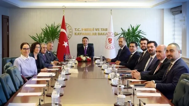 Gündem enerji dönüşümü: Bakan Bayraktar, Dünya Bankası Türkiye Direktörü ile görüştü