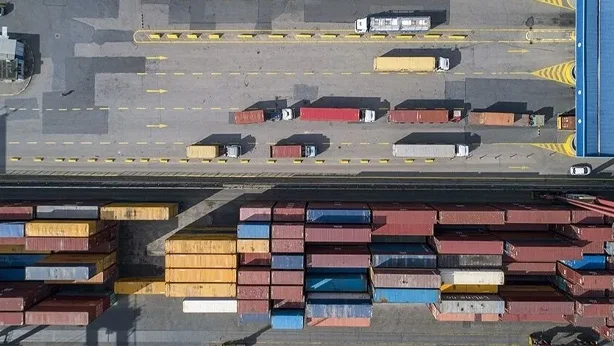 Rusya'nın dış ticaret fazlasında artış: Yılın ilk beş ayında yüzde 9,4 yükseldi Rusya'nın dış ticaret fazlasında artış: Yılın ilk beş ayında yüzde 9,4 yükseldi