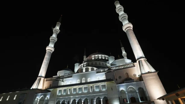 15 Temmuz'un 10. yılında tüm camilerde sela okunacak 15 Temmuz'un 10. yılında tüm camilerde sela okunacak