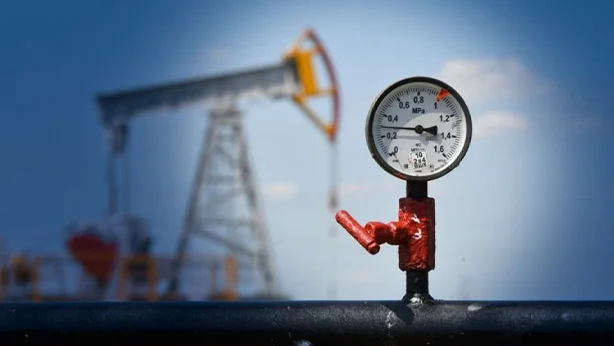 Petrolde 100 dolar senaryosu yine gündemde: Piyasalarda iki farklı fiyat patikası konuşuluyor