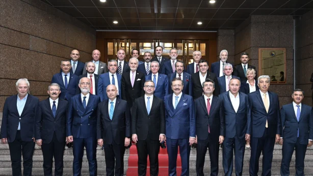 Hisarcıklıoğlu ve yönetim kurulu üyeleri TCMB Başkanı Karahan ile görüştü: 'Finansman reel sektörün oksijenidir' Hisarcıklıoğlu ve yönetim kurulu üyeleri TCMB Başkanı Karahan ile görüştü: 'Finansman reel sektörün oksijenidir'