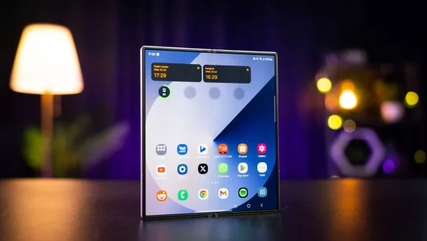 Samsung katlanabilir ekranlarda kırışıklık sorununu çözdü: Flex Titanium