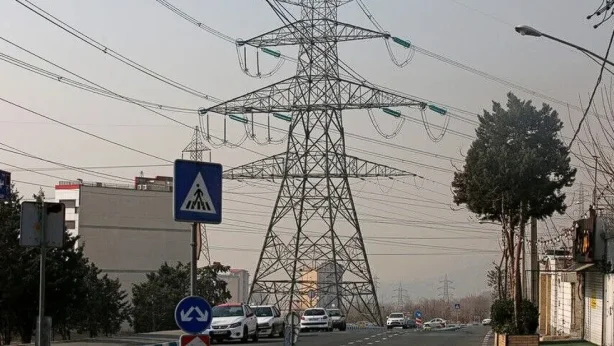 Tahran enerji krizini tasarrufla aşmayı deniyor: 500'den fazla kamu kurumunun elektriği kesildi Tahran enerji krizini tasarrufla aşmayı deniyor: 500'den fazla kamu kurumunun elektriği kesildi