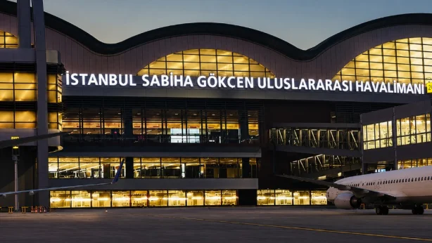 Sabiha Gökçen'den çifte rekor: Bir günde 171 bin yolcu ve 915 uçuş Sabiha Gökçen'den çifte rekor: Bir günde 171 bin yolcu ve 915 uçuş