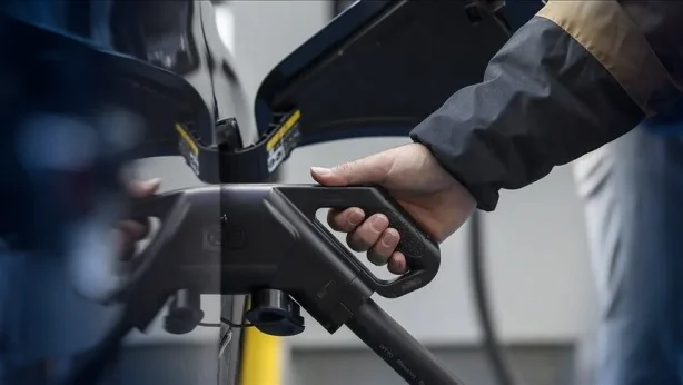Otomobilde yakıt tercihi değişiyor: Elektrikli ve hibrit payı artıyor Otomobilde yakıt tercihi değişiyor: Elektrikli ve hibrit payı artıyor