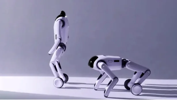 Çinli PrimeBOT'tan dünyanın ilk dönüştürülebilir kişisel robotu Çinli PrimeBOT'tan dünyanın ilk dönüştürülebilir kişisel robotu