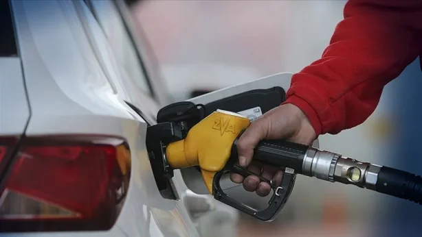 Benzine zam pompalara yansıdı! Benzin fiyatı İstanbul ne kadar oldu? İşte İstanbul, Ankara, İzmir güncel akaryakıt fiyatları Benzine zam pompalara yansıdı! Benzin fiyatı İstanbul ne kadar oldu? İşte İstanbul, Ankara, İzmir güncel akaryakıt fiyatları