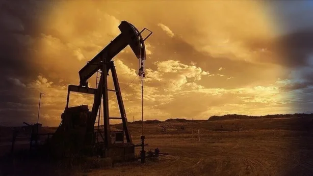 Petrol üretimi düştü: ABD’nin ticari ham petrol stokları 2 milyon varil arttı