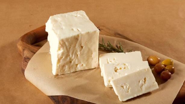 Ünlü peynir markasında 'listeria bakterisi' tartışmalara yol açmıştı: Bakanlık ürünleri toplattı