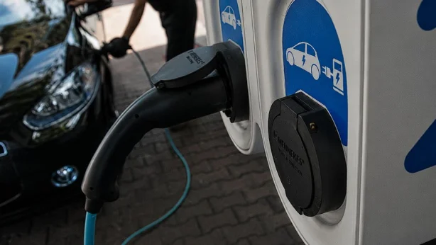 AB’de elektrikli araçlar yükselişte benzinli otomobiller düşüşte: En çok satan marka Volkswagen AB’de elektrikli araçlar yükselişte benzinli otomobiller düşüşte: En çok satan marka Volkswagen