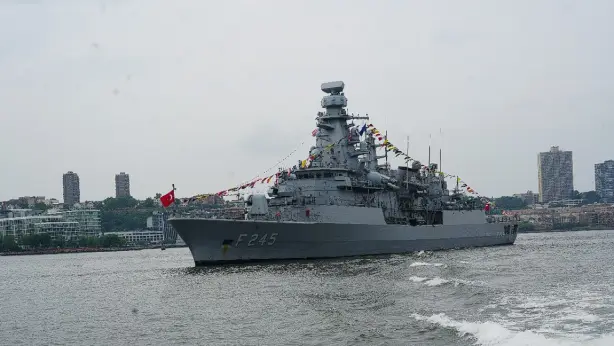 Türk donanmasından Atlantik’in ötesinde güç gösterisi: TCG Oruçreis ilk kez ABD liman ziyareti yaptı