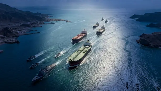 Hürmüz'de gözler Umman kıyısında! Tanker trafiği yeniden hızlandı