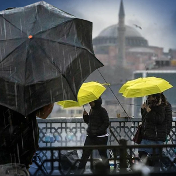 İstanbul için yağmur alarmı! AKOM saat verdi: Kuvvetli sağanak ve dolu riski