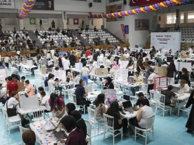 Geleceğin uzay mühendislerinden yeni projeler: DENEYAP şenliğine 15.000 öğrenci katılıyor