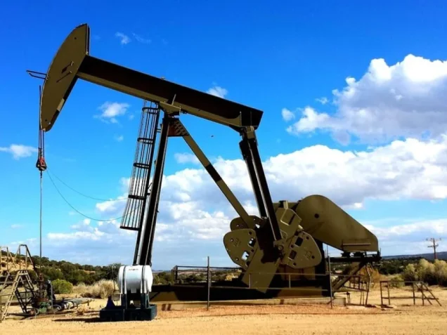 Wood Mackenzie 18 aylık petrol tahminlerini paylaştı: Brent varil fiyatı gelecek yıl 78 dolara gerileyecek