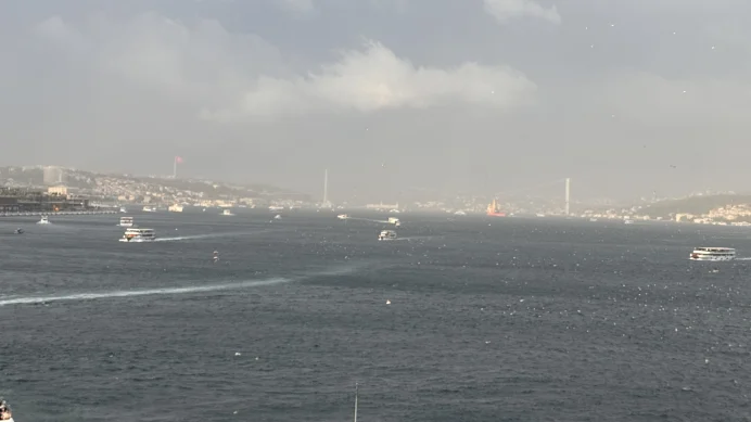 İstanbul’da hava aniden değişti: Boğaz sisle kaplandı İstanbul’da hava aniden değişti: Boğaz sisle kaplandı