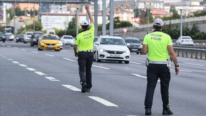 İSTANBUL'DA TRAFİK UYARISI