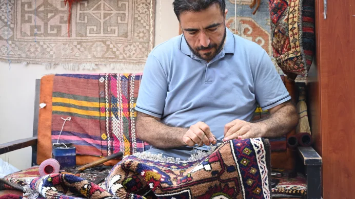 Halıda asırlık yaşanmışlıklar ona emanet