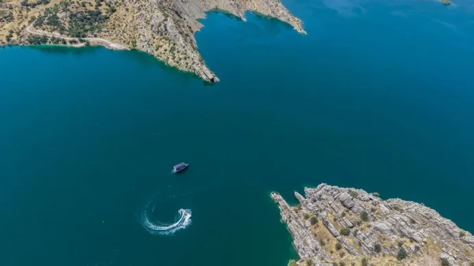 Çevre dostu tekne ile 4 ilin güzelliklerini keşfedebilirsiniz