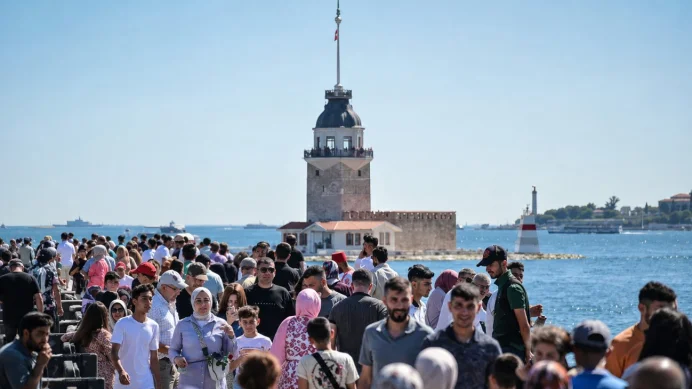 AKOM'dan İstanbul'a sıcaklık uyarısı: 10 gün sürecek AKOM'dan İstanbul'a sıcaklık uyarısı: 10 gün sürecek