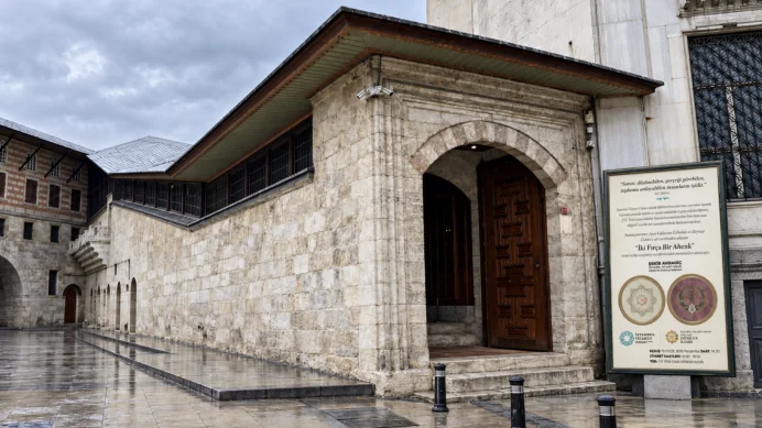 İstanbul’da tezhip sergisi: ‘İki Fırça Bir Ahenk’ Hünkâr Kasrı’nda sanatseverlerle buluşuyor İstanbul’da tezhip sergisi: ‘İki Fırça Bir Ahenk’ Hünkâr Kasrı’nda sanatseverlerle buluşuyor
