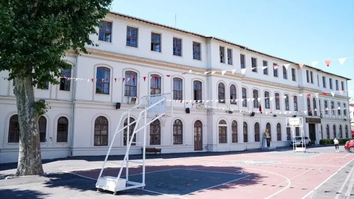 Osmanlı'dan günümüze eğitim çınarı: Cağaloğlu Anadolu Lisesi'nin 176 yıllık serüveni Osmanlı'dan günümüze eğitim çınarı: Cağaloğlu Anadolu Lisesi'nin 176 yıllık serüveni