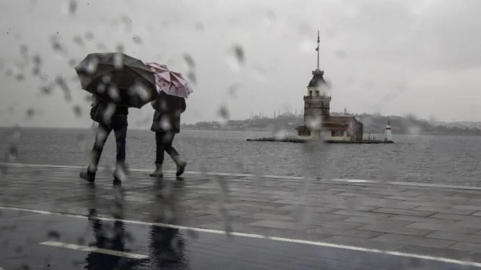 İstanbul'da hava bir anda değişecek: Sıcaklık 14 dereceye kadar gerileyecek