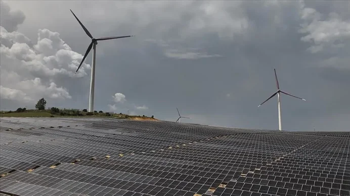 Enerji üretiminde dönüşüm: 10 yılda güneş ve rüzgardan 442,2 teravatsaat elektrik üretildi Enerji üretiminde dönüşüm: 10 yılda güneş ve rüzgardan 442,2 teravatsaat elektrik üretildi