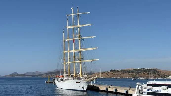 Çeşit çeşit kruvaziyer Türkiye'de! Mini kruvaziyer 152 turistle geldi Çeşit çeşit kruvaziyer Türkiye'de! Mini kruvaziyer 152 turistle geldi