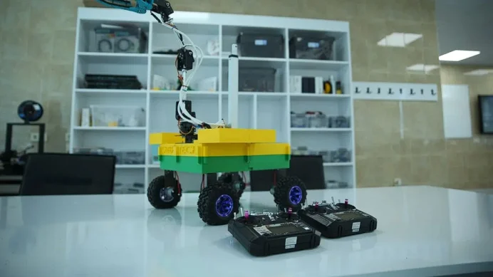 Lise öğrencilerinden arazi robotu: TEKNOFEST’te derece peşindeler