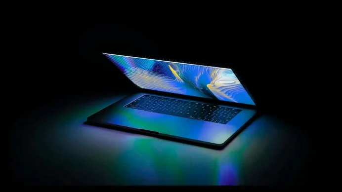 Apple, OLED ve dokunmatik ekranlı MacBook tanıtımına hazırlanıyor