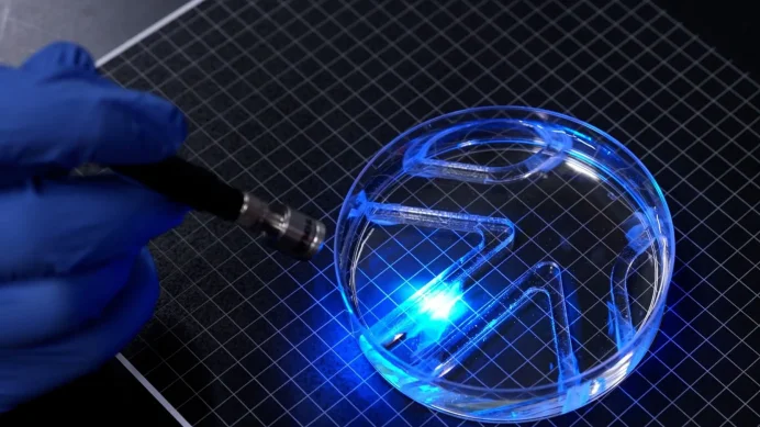 MIT kağıt inceliğinde yüzen canlı robot geliştirdi