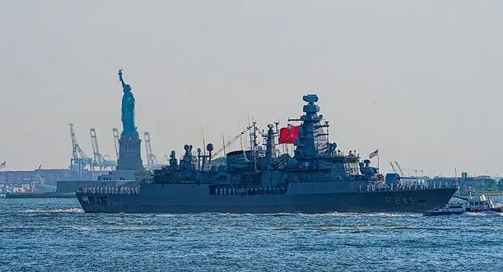 Türk donanmasından Atlantik’in ötesinde güç gösterisi: TCG Oruçreis ilk kez ABD liman ziyareti yaptı