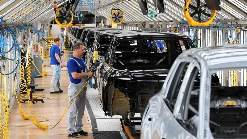 Volkswagen'de daralma sinyali: Fabrika üretimi azaltıyor | Dünya Ekonomisi  Haberleri