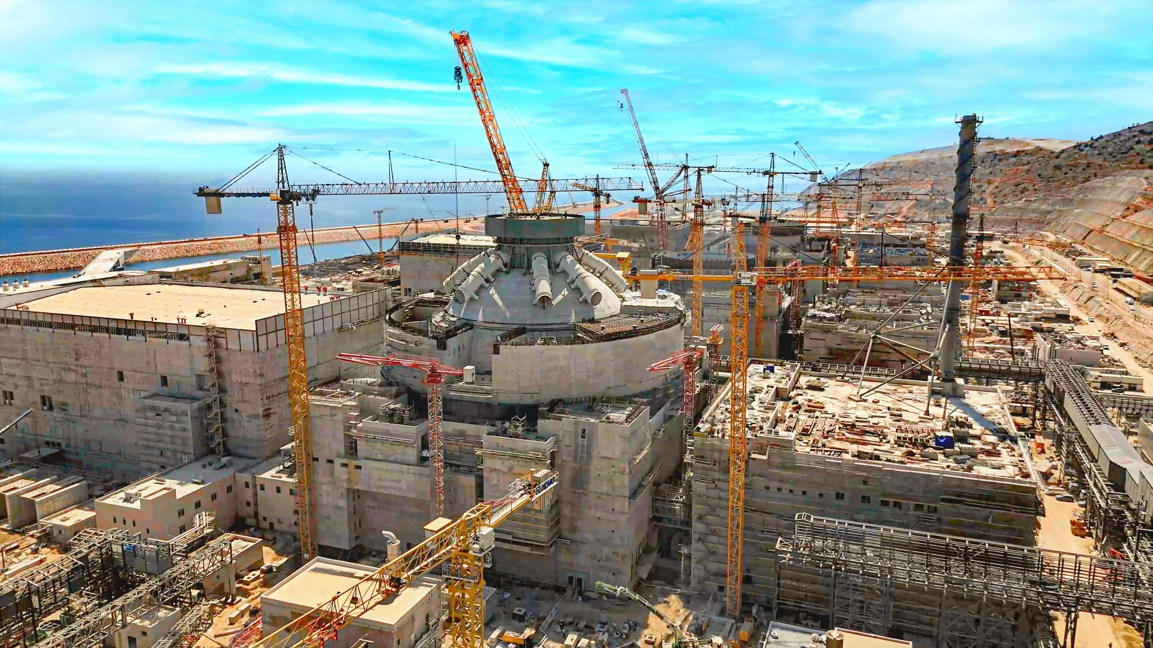 Reaktör binasında yürütülen mekanik ve teknik montaj faaliyetleri planlanan takvim doğrultusunda devam ediyor.