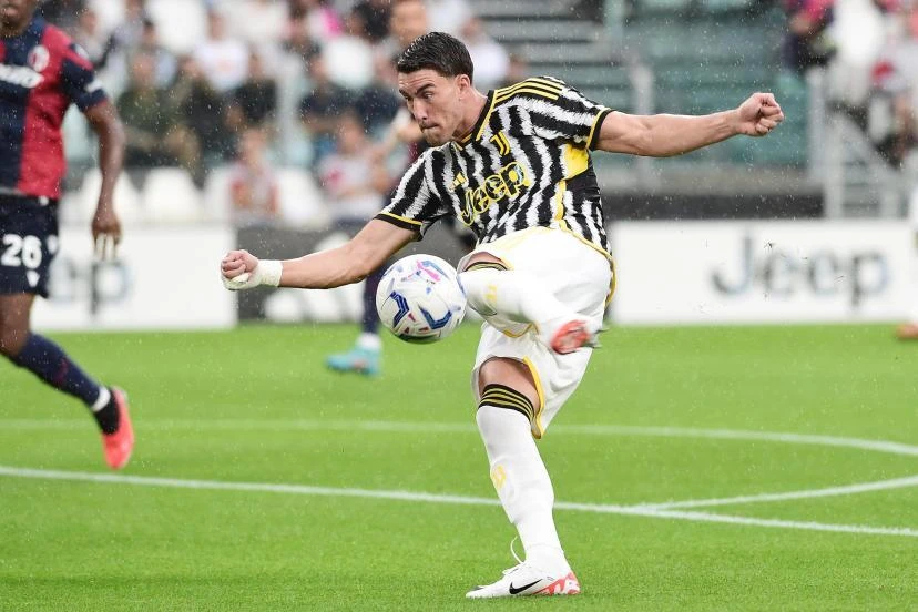 Siyah-beyazlıların golcü transferindeki bir numaralı hedef olarak gösterilen Dusan Vlahovic, Avrupa futbolunun en dikkat çeken santrforları arasında yer alıyor.